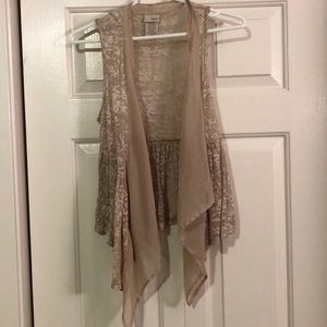 BUCKLE Sleeveless Cardigan